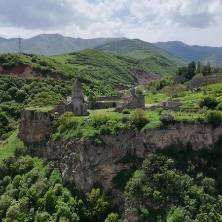Alexmila Bed & Breakfast Tat'ev Bagian luar foto