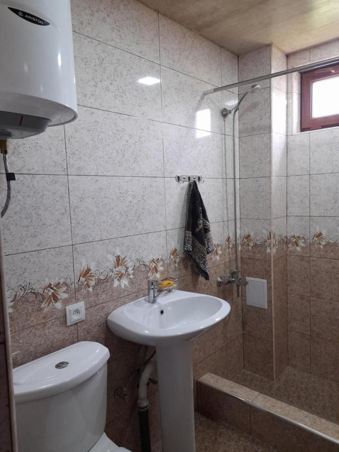 Alexmila Bed & Breakfast Tat'ev Bagian luar foto