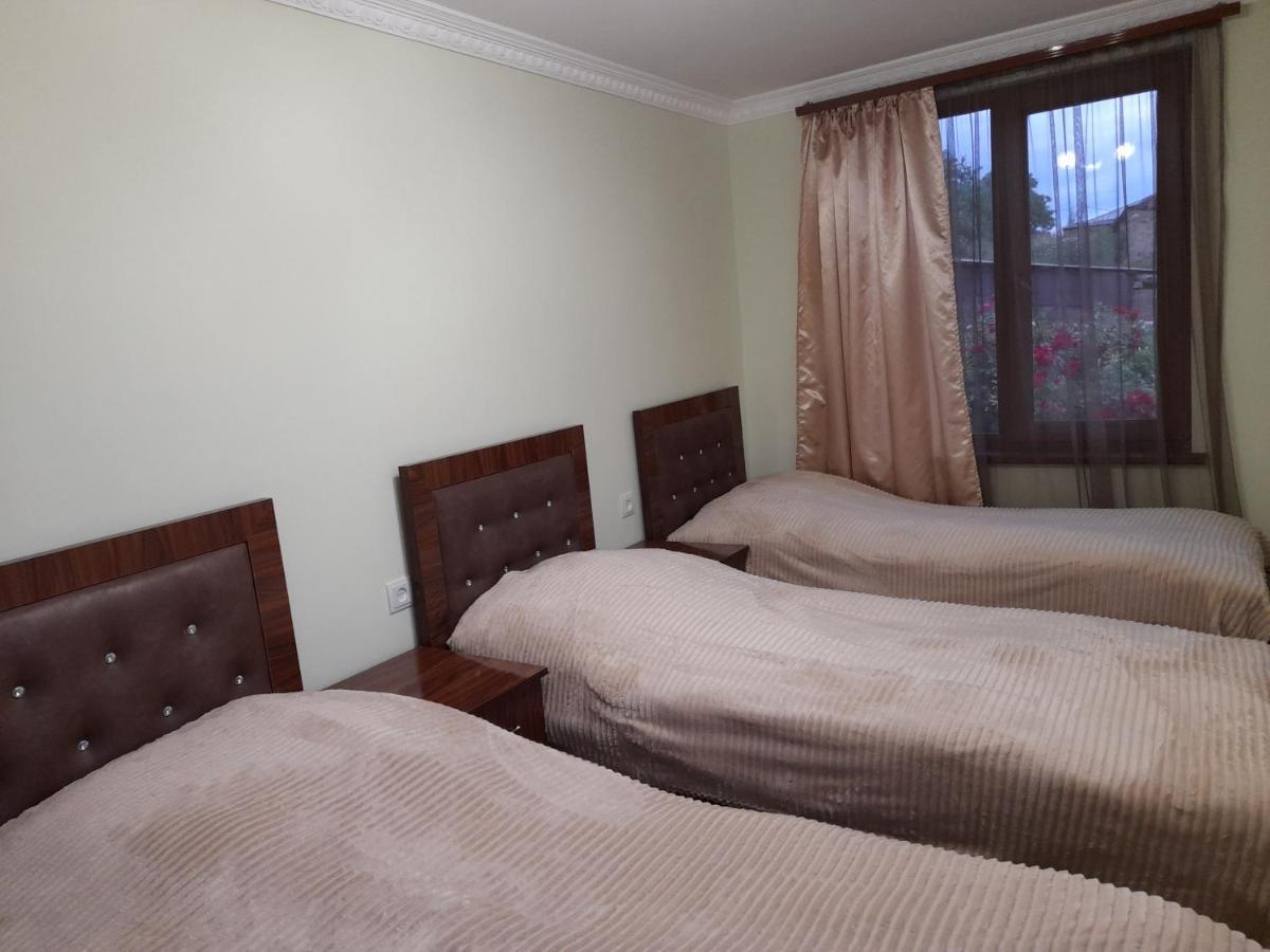 Alexmila Bed & Breakfast Tat'ev Bagian luar foto