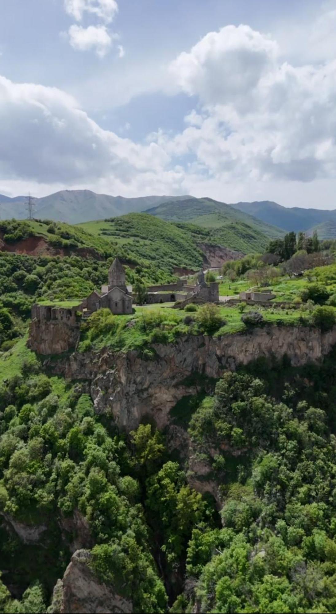 Alexmila Bed & Breakfast Tat'ev Bagian luar foto